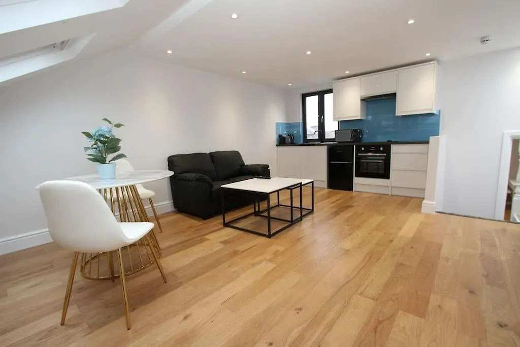 Amazing Loft One Bedroom Apartment - E17 Village London